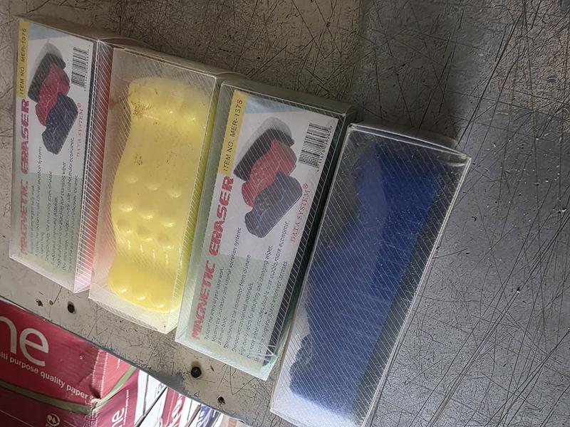 Magnetic duster