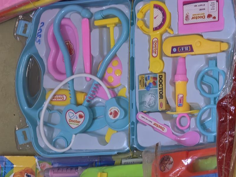 Doctor set plastic in container