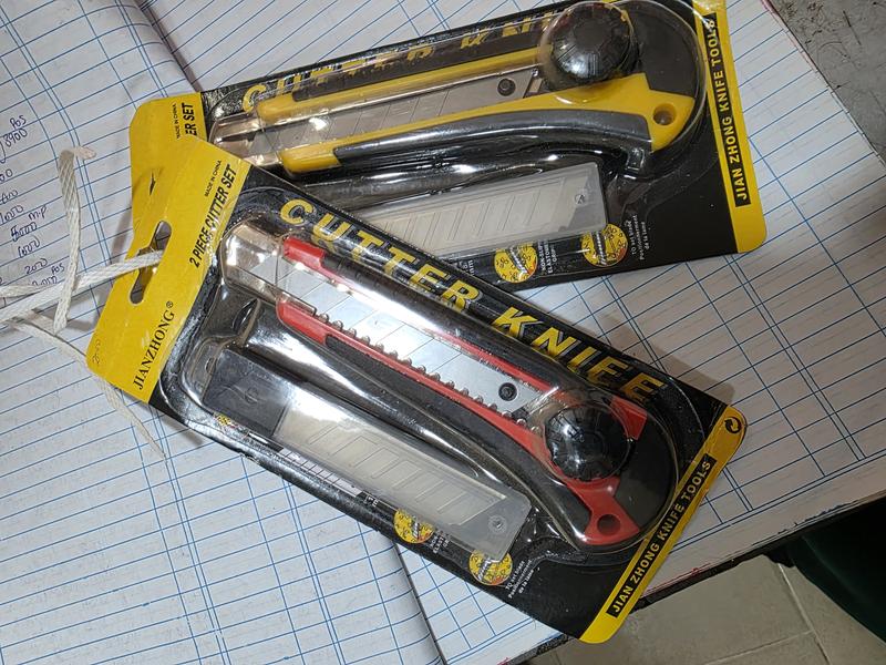 Cutter knife with extra blade